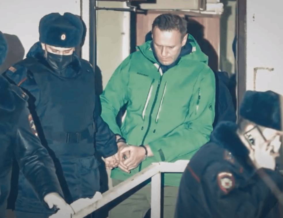 SUĐENJE NAVALJNOM: <span style='color:red;'><b>Ruski opozicionar</b></span> danas pred sudom, tužilaštvo TRAŽI ZATVORSKU KAZNU, policija HAPSI pristalice 